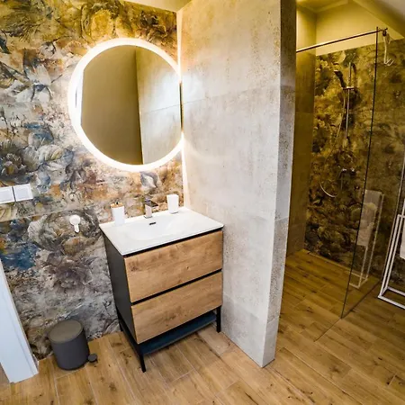 Nr 1 Zakatek Kapitanski * أوستكا